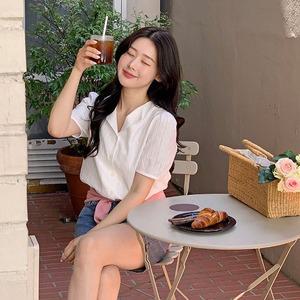 핫핑 리너츠 오픈카라 퍼프 반팔블라우스