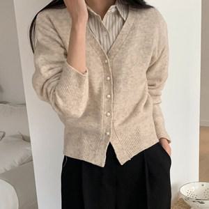 [옷자락] 여자 진주버튼 세미슬림핏 브이넥 무지 니트 가디건