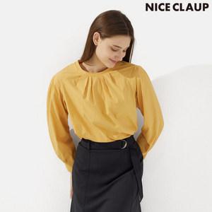 국내매장판 나이스클랍 볼륨소매 라운드 블라우스 N222MWB317 267577