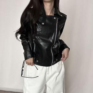 [오노마] ONM 여자 블랙 유광 크롭 슬림핏 레더 라이더자켓