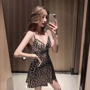 호피무늬 브이넥 나시 원피스 바캉스 레오파드 호피무늬 미니 원피스 끈나시 브이넥
