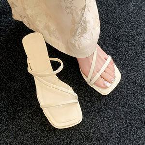 더구두 스퀘어 사선 스트랩 샌들힐 뮬슬리퍼(6cm)-6235