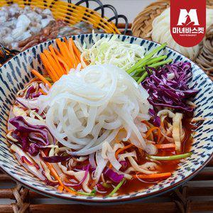 [마녀바스켓]새콤달콤 시원한 한치물회 720g x2개 (몸통살200G2+야채120g2+물회소스400g2)