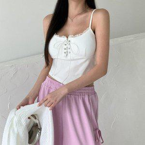 [옷자락]여자 여름 아일렛 브이컷팅 크롭 레이스 슬림 끈나시_P368541785