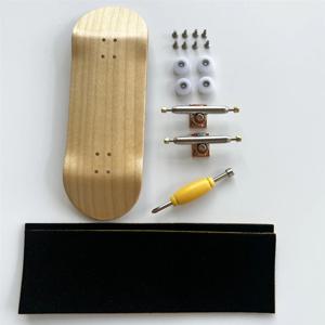 34mm 도매 중국 베어링 바퀴와 트럭이있는 빈 지판 데크 캐나다 메이플 우드 스케이트 보드를 완료하십시오