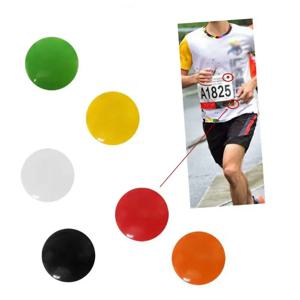 YD61 4Pcs 러닝 턱받이 클립 고정 시스템 레이스 번호 버클 마라톤 번호판 버튼 필드 이벤트 패스너 홀더