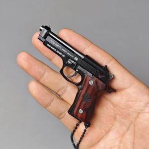 1:3 금속 M92A1 프리미엄 분리형 권총 금속 Pubg 장난감 총 모델 컬렉션 장식 나무 선물 합금 키 체인