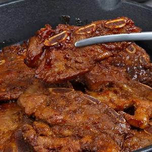 LA돼지갈비 1kg 달짝지근양념 노릇노릇 감칠맛일품 비법소스 양념돼지갈비 집.캠핑 쉽고간편하게