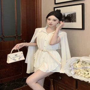 화이트 숄 칼라 쉬폰 플리츠 셔츠 여성 디자인 슬림 피트 여름 탑 한국 스타일 폴로 버튼 반소매 미디 길이