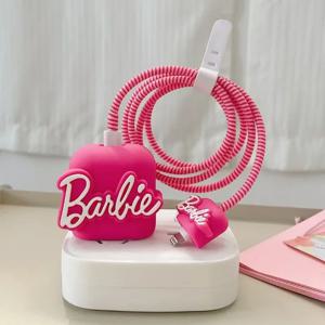 Kawaii Miniso Barbie 4Pcs 세트 iPhone/iPad 용 케이블 보호기 18W/20W 충전기 케이스 케이블 관리 전화 와이어 코드 주최자