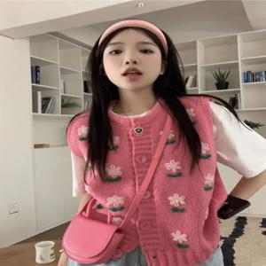 달콤한 꽃 니트 짧은 스웨터 조끼 여성 겉옷 디자인 봄 2024 통근 스타일 라운드 넥 싱글 버튼 클로저
