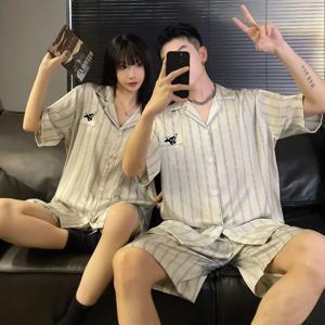 여성과 남성 매칭 카디건 Homewear 여름 얼음 실크 잠옷 커플을위한 설정 반팔 반바지 연인을위한 Pijamas Hombre