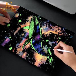 어두운 고래 나비 스크래치 그림 종이 아트 매직 드로잉 DIY 장난감 펜 공예 카드 게임 어린이 성인 선물에 4PCS 광선
