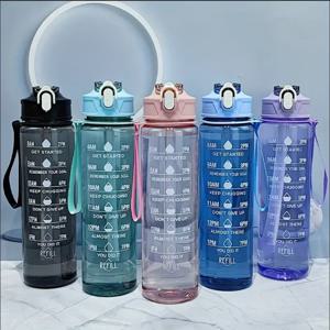 800ml/27oz 대용량 스포츠 물병 여행 피트니스 스포츠에 적합한 시간 규모와 누출 방지 플라스틱 마시는 컵