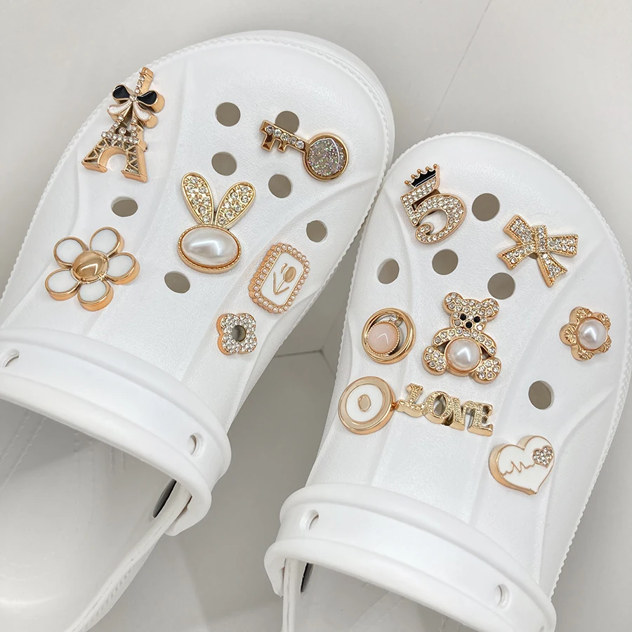 14pcs 스파클링 라인 석 가짜 진주 구두 매력 핀 세트 CROCS 나막신에 적합한 DIY 분리형 장식 액세서리