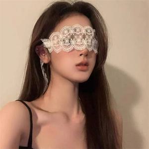 1pc 레이디 섹시한 레이스 아이 마스크 눈 가리개 블랙 화이트 컷 아웃 패치 눈 가리개 여성 할로우 게임을위한 이국적인 의류 스타일 의류