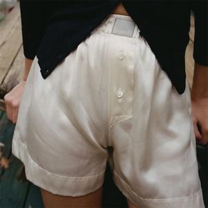 여성 여름 새틴 실크 잠옷 반바지 Y2K 탄성 허리 버튼 복서 반바지 루즈 소프트 솔리드 라운지 반바지