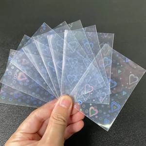 100pcs 보드 게임 카드 슬리브 스위트 하트 호일 투명 레이저 클리어 YGO PKM 사진 Kpop 수호자 트레이딩 카드 쉴드 커버