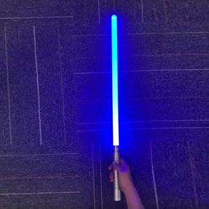 75cm Lightsaber RGB 7 색 변경 금속 손잡이 레이저 칼 무거운 결투 사운드 라이트 충돌 변색 코스프레 소품