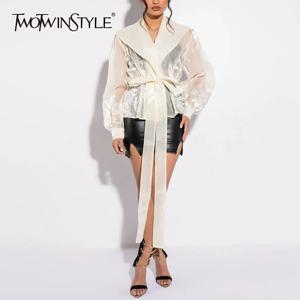 TWOTWINSTYLE 단단한 캐주얼 패치 워크 레이스 업 블라우스 여성 V 넥 긴 소매 스플 라이스 메시 자수 블라우스 여성 패션