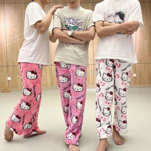 Sanrio 헬로 키티 잠옷 블랙 애니메이션 플란넬 여성 따뜻한 모직 Whitecartoon 캐주얼 홈 바지 가을 패션 바지 선물