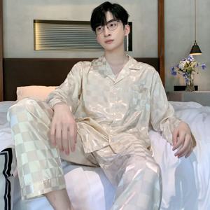 고품질 잠옷 세트 남자 봄 가을 간단한 클래식 얼음 실크 잠옷 남성 두 조각 정장 청소년 홈 의류 야외 소년