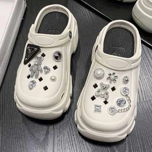 블링 진주 다이아몬드 귀여운 곰 장식 통풍 나막신 슬라이드 7CM Platfrom 야외 비치 샌들 여름 소녀 슬리퍼 여성 신발