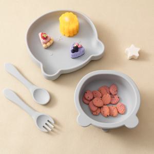 4Pcs 어린이 식기 세트 아기 먹이 음식 훈련 실리콘 식기 아기 빨판 요리 접시 그릇 숟가락 아기 물건