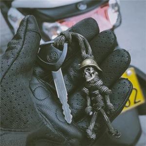 1PC 해골 머리 키 체인 자동차 바이커 헬멧 펜던트 키 체인 땋은 밧줄 Paracord 버디 가방 교수형 배낭 인형 장난감