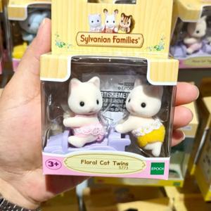 원래 Sylvanian 가족 애니메이션 소녀 피규어 Calico Critters 가구 세트 꽃 고양이 쌍둥이 장식 장난감 선물