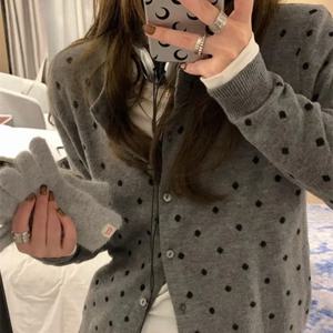 폴카 도트 니트 가디건 여성 봄, 가을 새로운 스타일 레이어드 디자인 센스 다재다능한 슬리밍 긴팔 탑
