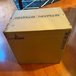 비트메인 앤트마이너 S21 200T 3500W 비트코인 BTC ASIC 채굴 준비 주식