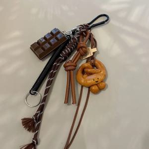 땋은 밧줄 가방 펜던트 고급 키 체인 펜던트 귀여운 Miu 시리즈 알카라인 물 빵 기능 가방 펜던트 초콜릿 펜던트
