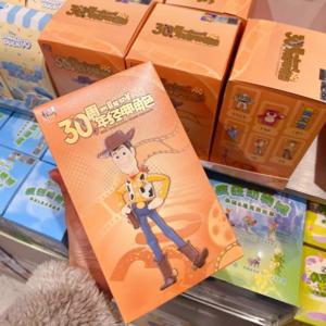 새로운 토이 스토리 블라인드 박스 30 주년 기념 클래식 캐릭터 서프라이즈 블라인드 박스 트렌디 플레이 장식 수제 목욕 라이트 이어 선물