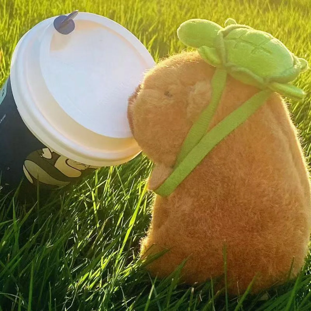 귀여운 거북이 배낭 Capibara 딸기 모자 Capybara 플러시 장난감 박제 동물 부드러운 인형 어린이 장난감 생일 선물 펜던트 장식