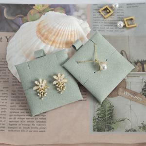 5pack 6x6cm 베이지 마이크로 화이버 수제 보석 포장 목걸이 귀걸이 팔찌 디스플레이 카드 보석 상자 파우치 삽입 패드