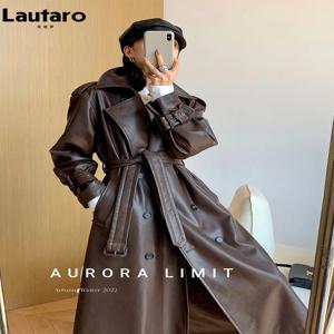 Lautaro 여성용 롱 루즈 브라운 PU 가죽 트렌치 코트, 더블 브레스트 벨트, 미국 및 유럽 패션 2023, 봄 가을