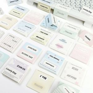 50Pcs 무작위 한국어 Ins 귀여운 영어 편지 미니 카드 헤드 Kpop 스타 1 인치 ID 사진 포장 DIY 재료 Opp 가방 장식