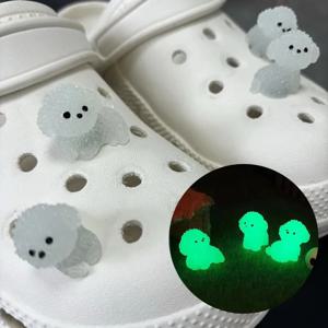4 개/대 발광 3D 귀여운 강아지 신발 장식 나막신 샌들에 사용되는 Diy 신발 매력 휴일 크리스마스 선물에 적합