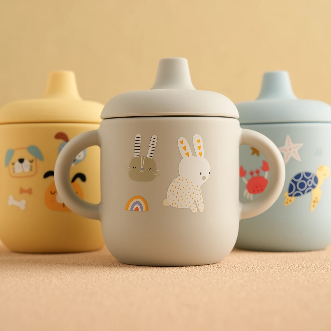 1PCS 만화 실리콘 아기 먹이 컵 BPA 무료 누출 방지 훈련 컵 핸들 여행 친화적 인 식기 세척기 안전한 아기 물건