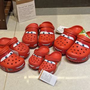 Disney Pixar Lightninged Mcqueens 솔리드 방수 슬리퍼 야외 샌들 캐주얼 통기성 발목 랩 EVA 신발 선물