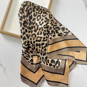 1pcs 70cm 레오파드 인쇄 실크 스카프 여성을위한 모조 실크 라이트 럭셔리 다목적 모자를 쓰고 있죠 가방 장식 의류 스퀘어 스카프