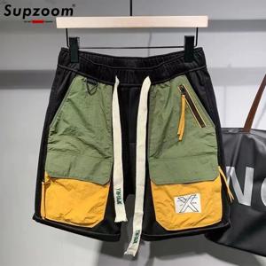 Supzoom 새로운 도착 여름 느슨한 캐주얼 하이 스트리트 트렌디 대비 색 스티치 포켓 맞춤형 작업복 반바지 남성