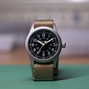 탈출 시간 38mm 두 번째 스위핑 쿼츠 시계 샌드블라스트 쉘 슈퍼 루미너스 100M 방수