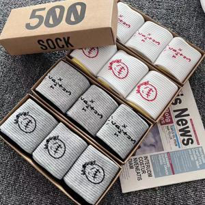 선물 상자 스포츠 트렌디 양말 3켤레, 노란색 힙합 스트리트 스케이트보드, 농구 사이클링, 캐주얼 커플 중간 길이 양말