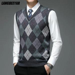 새로운 가을 패션 디자이너 브랜드 아가일 풀오버 다이아몬드 스웨터 V 넥 니트 조끼 남성 6% 울 민소매 캐주얼 남성 의류