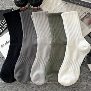 남성과 여성의 블랙 코튼 비즈니스 중간 길이 부드럽고 따뜻한 가을/겨울 솔리드 컬러 캐주얼 양말 크리스마스 선물 5 쌍
