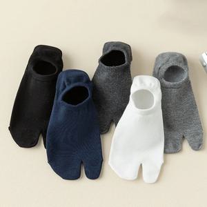 남성용 여름 얇은 보이지 않는 2 발가락 양말 미끄럼 방지 실리콘 로우 컷 보트 양말 통기성 엄지 분할 발가락 쇼 없음 남성용 양말