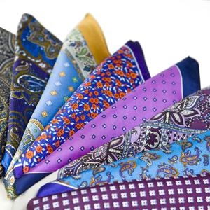 Mens Hanky ​​Pocket Square 여러 가지 빛깔의 실크 인쇄 액세서리 무료 배송 다채로운 손수건 남성용 수제 정장 선물
