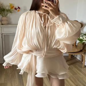 시크한 여성 레이스업 브이넥 랜턴 긴팔 미니 원피스, 우아한 폴드 섹시한 주름 밑단 베스티도, 2025 여름 신상 휴가 드레스